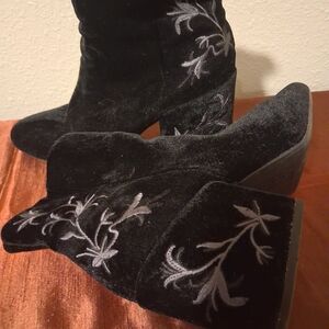 Kenneth Cole New York Black Embroidered Ankle Boots